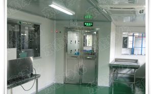 你知道風(fēng)淋室通道是人員進(jìn)出無(wú)塵室所必需的嗎？-【東鑫凈化】